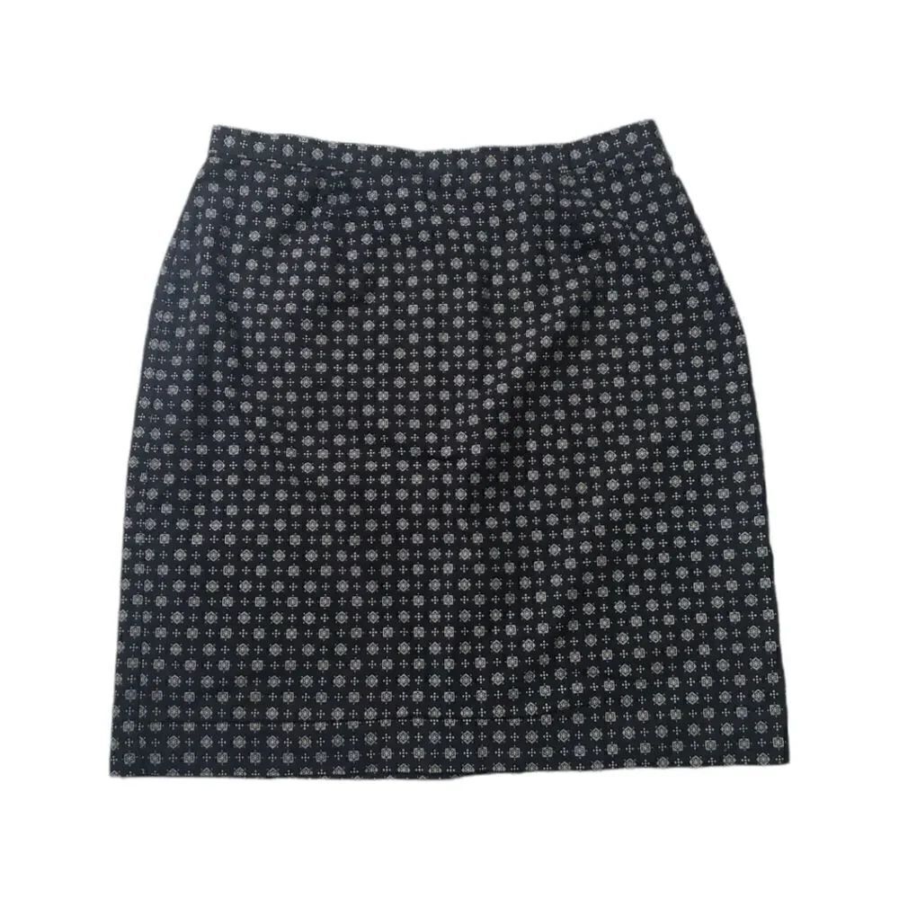 Casual corner Annex black and white pattern skirt  Petite size 12